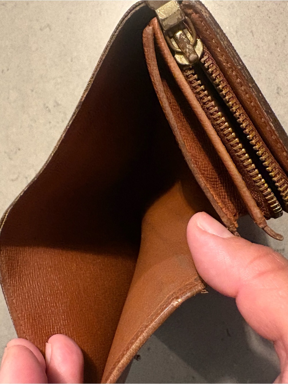 Louis Vuitton vintage Monogram Wallet - Picture 8 of 10